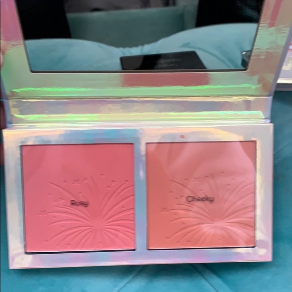 👑New- Makeup Bundle👑 - Picture 3 of 6